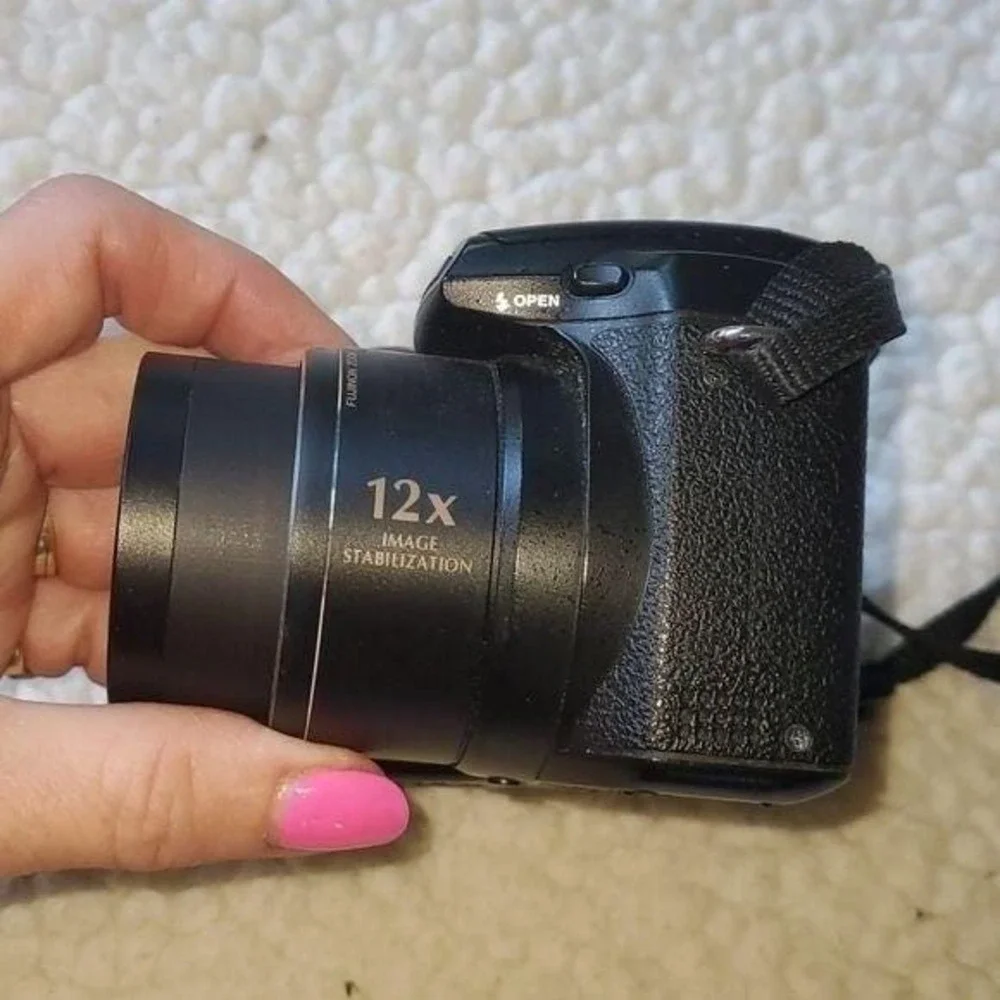 Fujifilm Finepix S1500 MP‎ 12X Image Camera, Strap & Lens Cover